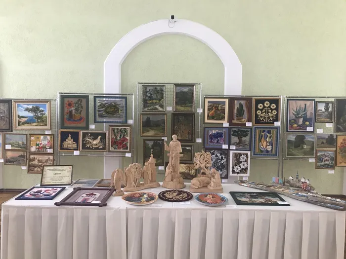 Фронтальная часть выставки